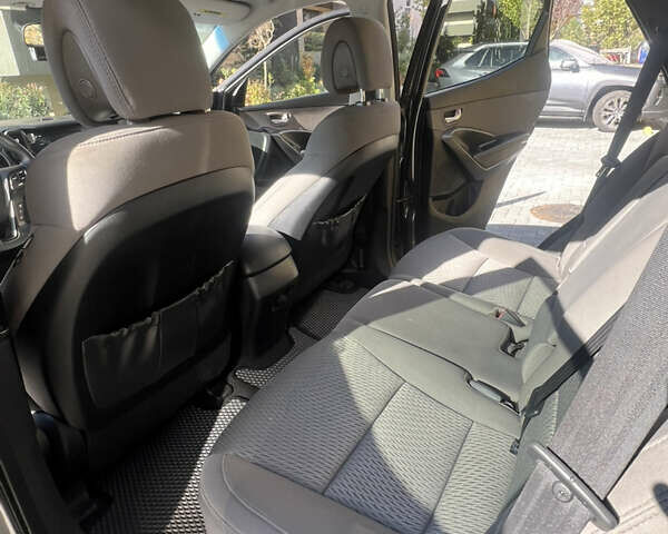 Серый Хендай Санта Фе, объемом двигателя 2.36 л и пробегом 145 тыс. км за 13500 $, фото 18 на Automoto.ua