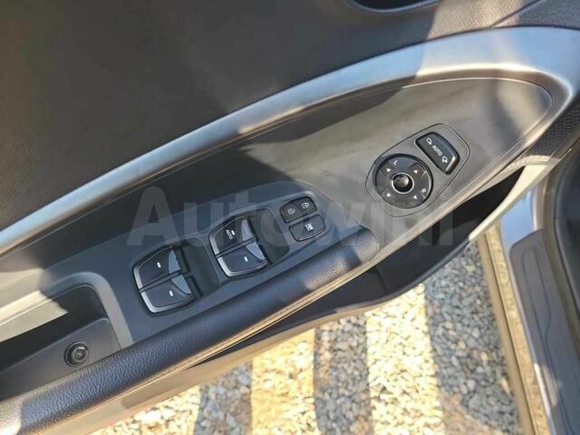 Серый Хендай Санта Фе, объемом двигателя 2 л и пробегом 54 тыс. км за 11700 $, фото 18 на Automoto.ua