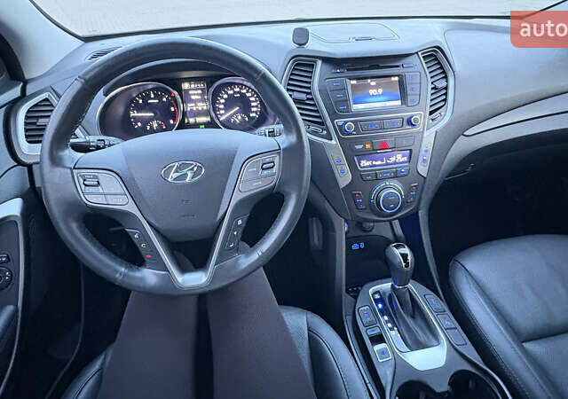 Серый Хендай Санта Фе, объемом двигателя 2 л и пробегом 214 тыс. км за 18700 $, фото 14 на Automoto.ua