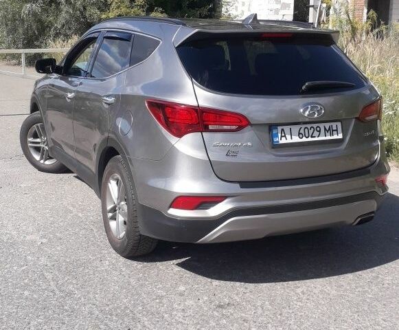 Серый Хендай Санта Фе, объемом двигателя 2.4 л и пробегом 160 тыс. км за 13000 $, фото 3 на Automoto.ua