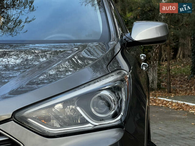 Серый Хендай Санта Фе, объемом двигателя 2.36 л и пробегом 147 тыс. км за 14700 $, фото 13 на Automoto.ua