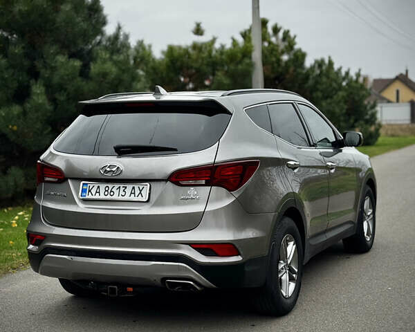 Серый Хендай Санта Фе, объемом двигателя 2.36 л и пробегом 133 тыс. км за 13800 $, фото 7 на Automoto.ua