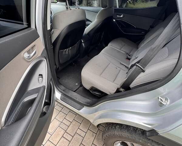 Сірий Хендай Санта Фе, об'ємом двигуна 2.36 л та пробігом 187 тис. км за 15600 $, фото 8 на Automoto.ua