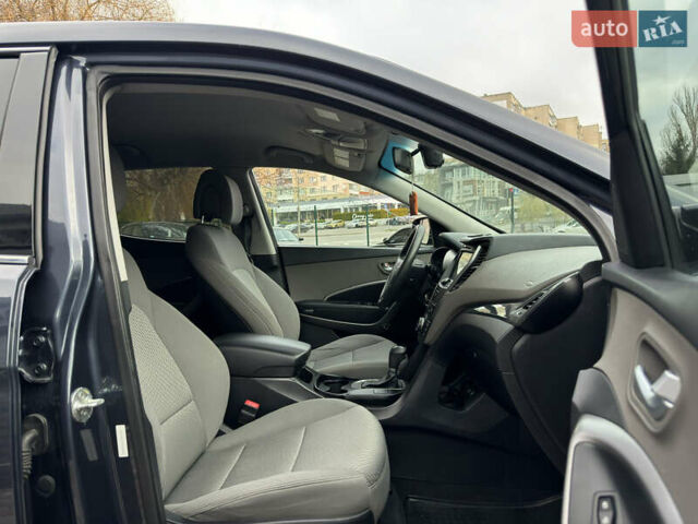 Серый Хендай Санта Фе, объемом двигателя 2.36 л и пробегом 110 тыс. км за 15500 $, фото 3 на Automoto.ua