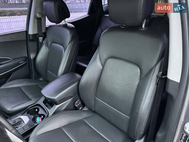 Серый Хендай Санта Фе, объемом двигателя 2 л и пробегом 137 тыс. км за 20500 $, фото 11 на Automoto.ua