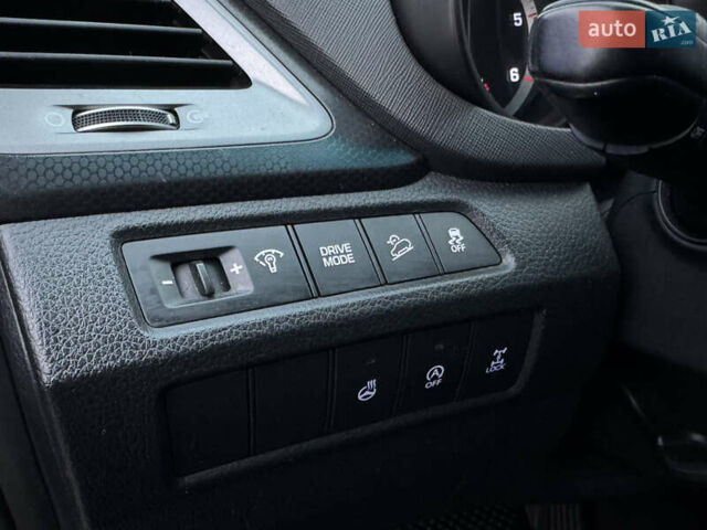 Серый Хендай Санта Фе, объемом двигателя 2 л и пробегом 137 тыс. км за 20500 $, фото 20 на Automoto.ua