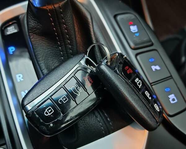 Сірий Хендай Санта Фе, об'ємом двигуна 2.2 л та пробігом 195 тис. км за 19500 $, фото 48 на Automoto.ua