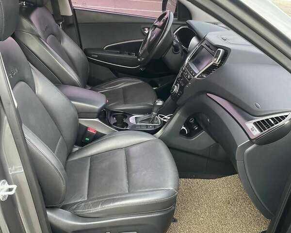 Серый Хендай Санта Фе, объемом двигателя 2 л и пробегом 160 тыс. км за 19700 $, фото 17 на Automoto.ua