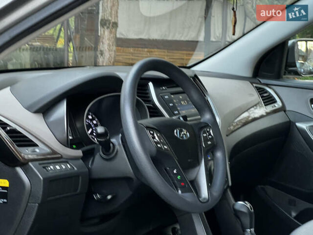 Серый Хендай Санта Фе, объемом двигателя 2.36 л и пробегом 147 тыс. км за 14700 $, фото 79 на Automoto.ua