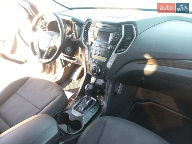Серый Хендай Санта Фе, объемом двигателя 2.36 л и пробегом 216 тыс. км за 11650 $, фото 7 на Automoto.ua
