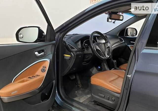 Серый Хендай Санта Фе, объемом двигателя 2 л и пробегом 162 тыс. км за 22700 $, фото 5 на Automoto.ua