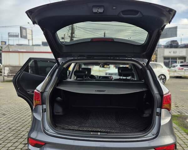 Серый Хендай Санта Фе, объемом двигателя 2.2 л и пробегом 175 тыс. км за 21400 $, фото 8 на Automoto.ua