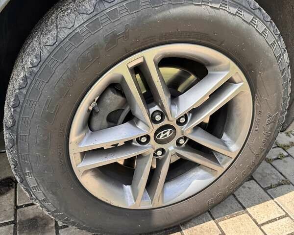 Сірий Хендай Санта Фе, об'ємом двигуна 2.36 л та пробігом 187 тис. км за 15600 $, фото 13 на Automoto.ua