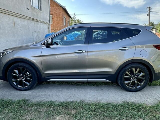 Серый Хендай Санта Фе, объемом двигателя 2 л и пробегом 104 тыс. км за 19400 $, фото 6 на Automoto.ua