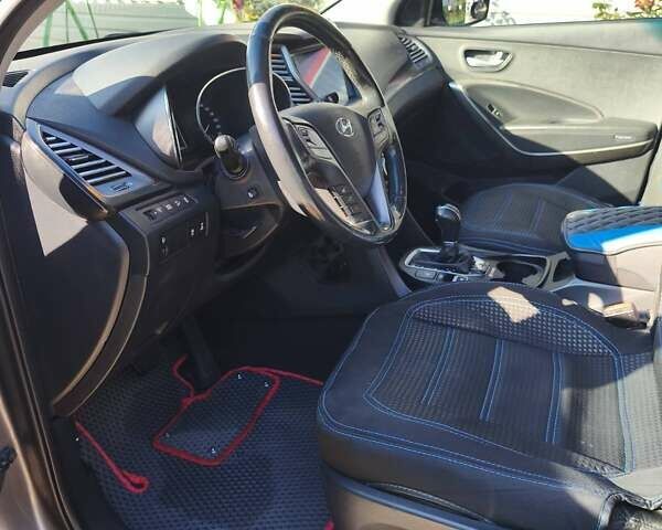 Серый Хендай Санта Фе, объемом двигателя 2.2 л и пробегом 200 тыс. км за 21000 $, фото 4 на Automoto.ua