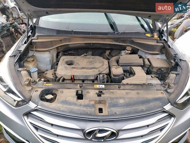 Серый Хендай Санта Фе, объемом двигателя 2.36 л и пробегом 110 тыс. км за 18000 $, фото 4 на Automoto.ua