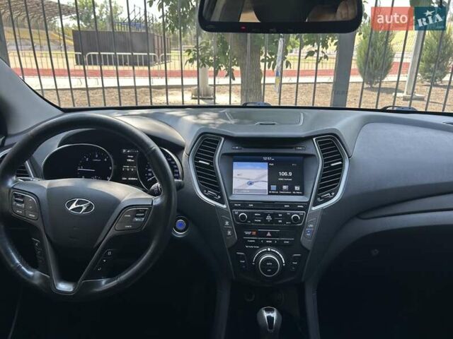 Серый Хендай Санта Фе, объемом двигателя 2.2 л и пробегом 223 тыс. км за 20250 $, фото 2 на Automoto.ua