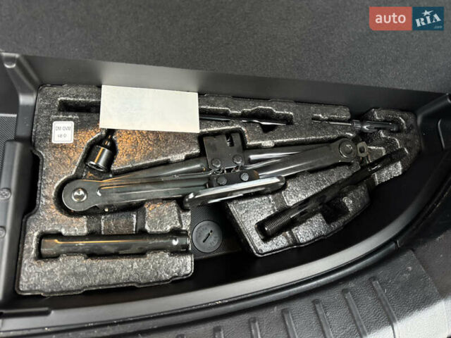 Серый Хендай Санта Фе, объемом двигателя 2 л и пробегом 137 тыс. км за 20500 $, фото 9 на Automoto.ua