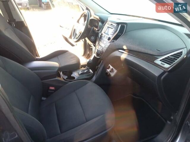 Серый Хендай Санта Фе, объемом двигателя 2.36 л и пробегом 216 тыс. км за 11650 $, фото 6 на Automoto.ua