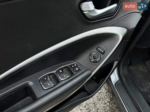 Серый Хендай Санта Фе, объемом двигателя 2 л и пробегом 137 тыс. км за 20500 $, фото 12 на Automoto.ua