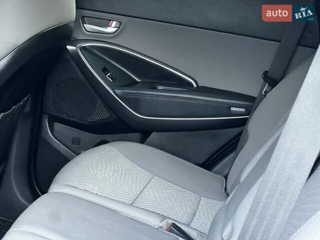 Серый Хендай Санта Фе, объемом двигателя 2.36 л и пробегом 147 тыс. км за 14700 $, фото 108 на Automoto.ua