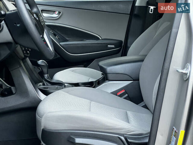 Серый Хендай Санта Фе, объемом двигателя 2.36 л и пробегом 147 тыс. км за 14700 $, фото 77 на Automoto.ua