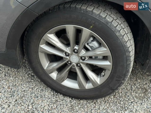 Серый Хендай Санта Фе, объемом двигателя 2 л и пробегом 137 тыс. км за 20500 $, фото 6 на Automoto.ua