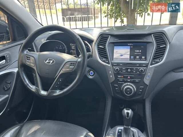 Серый Хендай Санта Фе, объемом двигателя 2.2 л и пробегом 223 тыс. км за 20250 $, фото 4 на Automoto.ua