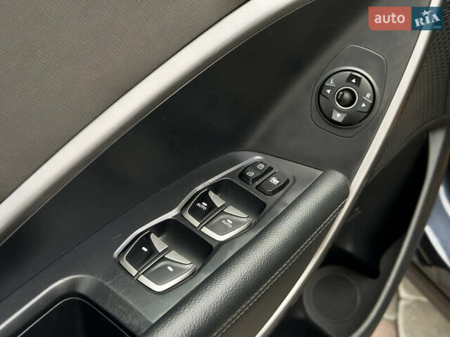 Серый Хендай Санта Фе, объемом двигателя 2.36 л и пробегом 110 тыс. км за 15500 $, фото 18 на Automoto.ua