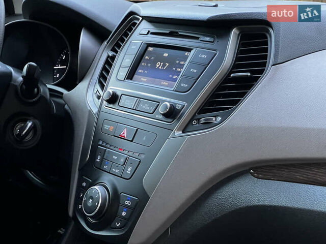 Серый Хендай Санта Фе, объемом двигателя 2.36 л и пробегом 147 тыс. км за 14700 $, фото 97 на Automoto.ua