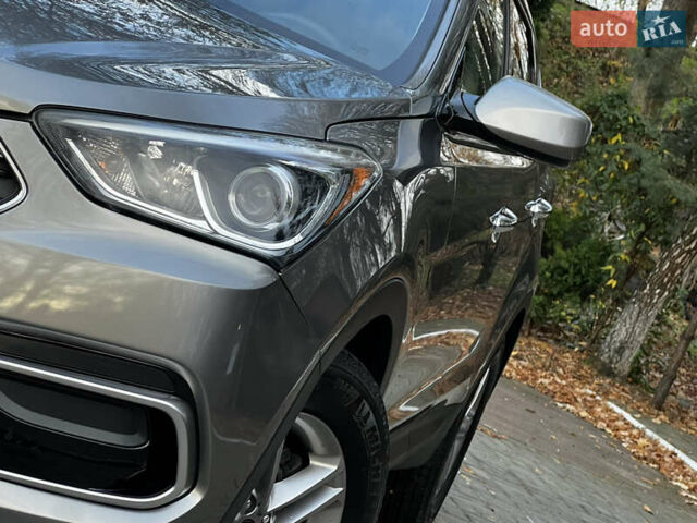 Серый Хендай Санта Фе, объемом двигателя 2.36 л и пробегом 147 тыс. км за 14700 $, фото 10 на Automoto.ua