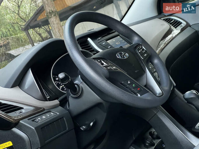 Серый Хендай Санта Фе, объемом двигателя 2.36 л и пробегом 147 тыс. км за 14700 $, фото 81 на Automoto.ua