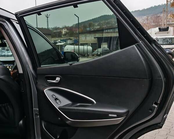 Сірий Хендай Санта Фе, об'ємом двигуна 2.2 л та пробігом 195 тис. км за 19500 $, фото 31 на Automoto.ua