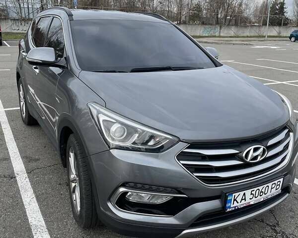 Серый Хендай Санта Фе, объемом двигателя 2 л и пробегом 160 тыс. км за 19700 $, фото 2 на Automoto.ua