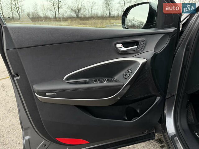 Серый Хендай Санта Фе, объемом двигателя 2.2 л и пробегом 131 тыс. км за 24000 $, фото 32 на Automoto.ua