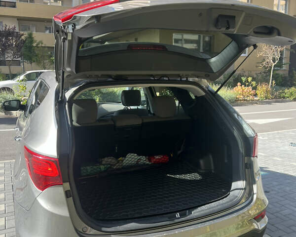 Серый Хендай Санта Фе, объемом двигателя 2.36 л и пробегом 145 тыс. км за 13500 $, фото 11 на Automoto.ua