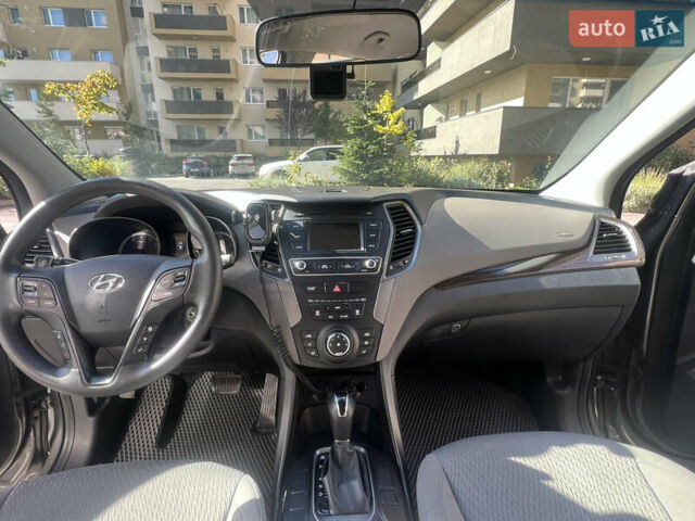 Серый Хендай Санта Фе, объемом двигателя 2.36 л и пробегом 145 тыс. км за 13500 $, фото 15 на Automoto.ua