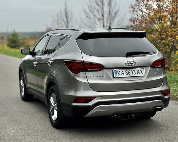 Серый Хендай Санта Фе, объемом двигателя 2.36 л и пробегом 133 тыс. км за 13800 $, фото 5 на Automoto.ua
