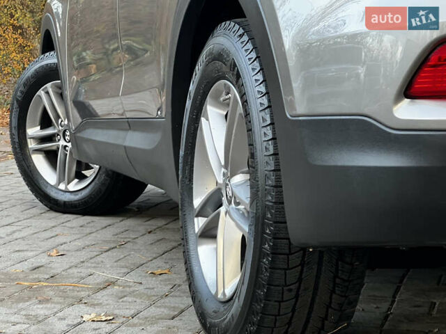 Серый Хендай Санта Фе, объемом двигателя 2.36 л и пробегом 147 тыс. км за 14700 $, фото 46 на Automoto.ua