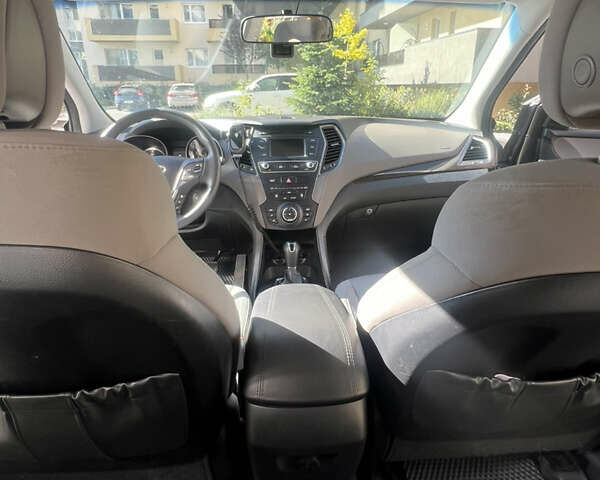 Серый Хендай Санта Фе, объемом двигателя 2.36 л и пробегом 145 тыс. км за 13500 $, фото 16 на Automoto.ua