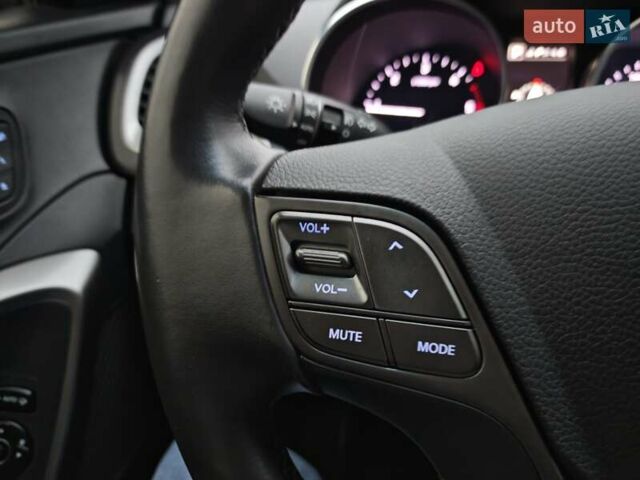 Сірий Хендай Санта Фе, об'ємом двигуна 2.2 л та пробігом 195 тис. км за 19500 $, фото 27 на Automoto.ua