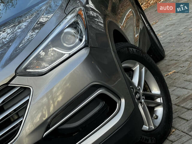 Серый Хендай Санта Фе, объемом двигателя 2.36 л и пробегом 147 тыс. км за 14700 $, фото 6 на Automoto.ua