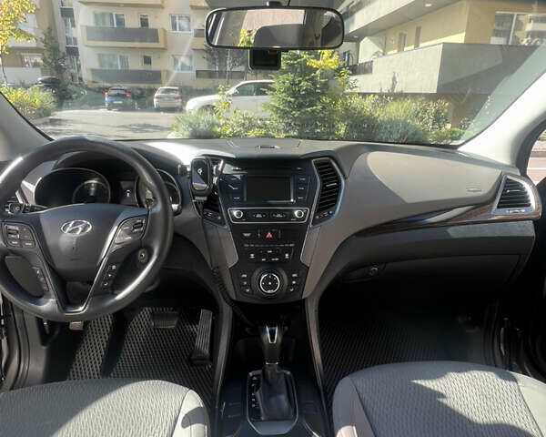 Серый Хендай Санта Фе, объемом двигателя 2.36 л и пробегом 145 тыс. км за 13500 $, фото 14 на Automoto.ua