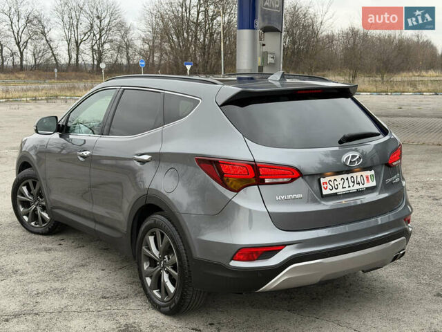 Серый Хендай Санта Фе, объемом двигателя 2.2 л и пробегом 131 тыс. км за 24000 $, фото 3 на Automoto.ua