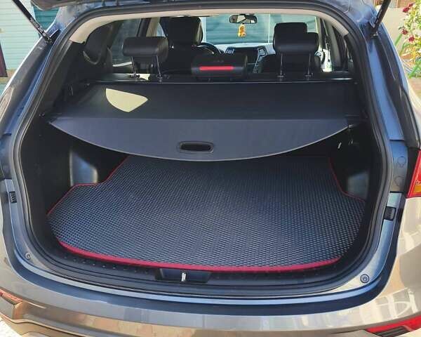 Серый Хендай Санта Фе, объемом двигателя 2.2 л и пробегом 200 тыс. км за 21000 $, фото 10 на Automoto.ua