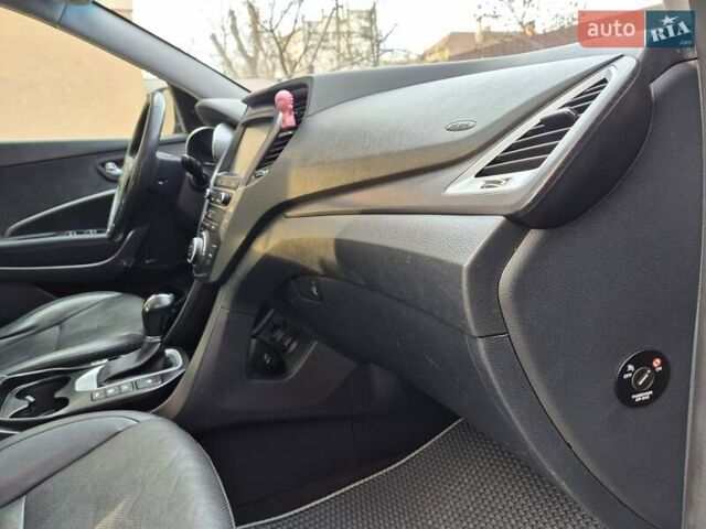 Серый Хендай Санта Фе, объемом двигателя 2.2 л и пробегом 175 тыс. км за 21400 $, фото 16 на Automoto.ua