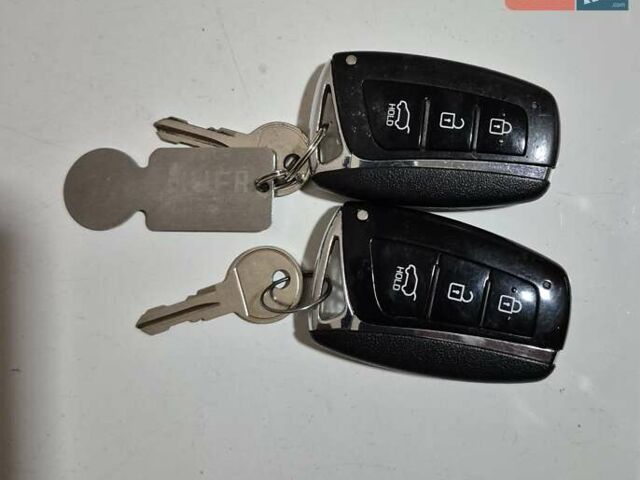 Серый Хендай Санта Фе, объемом двигателя 2.2 л и пробегом 175 тыс. км за 21400 $, фото 27 на Automoto.ua