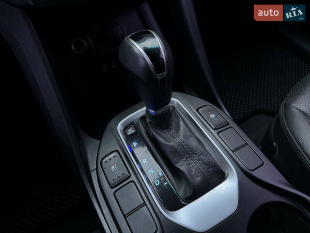 Серый Хендай Санта Фе, объемом двигателя 2 л и пробегом 137 тыс. км за 20500 $, фото 26 на Automoto.ua