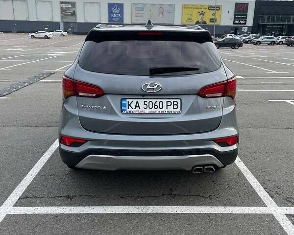 Серый Хендай Санта Фе, объемом двигателя 2 л и пробегом 160 тыс. км за 19700 $, фото 3 на Automoto.ua