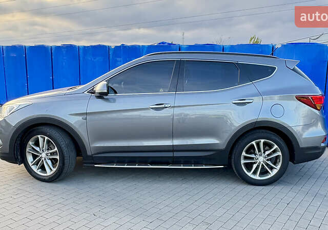 Серый Хендай Санта Фе, объемом двигателя 2 л и пробегом 214 тыс. км за 18700 $, фото 5 на Automoto.ua
